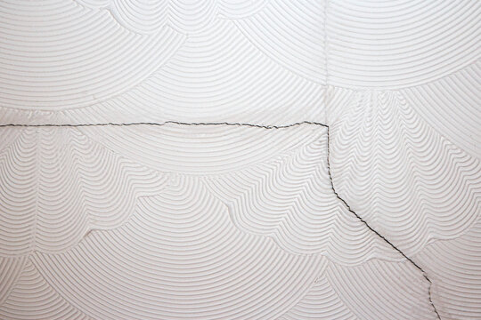 Artex ceiling cracking and breaking on the plaster board joins. Artex surface coating was a popular decorating choice during the 1970's and has since fallen out of favour in home renovations. 
