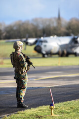 armée militaire arme soldat defense fusil mitrailleuse