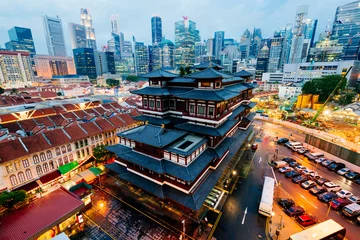 Fotobehang Buddha Toothe Relic Temple in Chinatown with Singapore`s business district in the background. © fazon