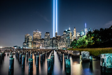 9-11 Memorial Lights from Brooklyn - obrazy, fototapety, plakaty
