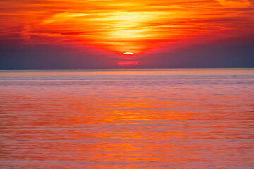 Fototapeta premium Sonnenuntergang am Meer in Kühlungsborn an der Ostsee, Mecklenburg-Vorpommern, Deutschland