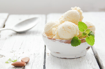Vegan Speiseeis Vanilleeis Kugel Eis Eisbecher Eissorte Ketogen Ketogenes 