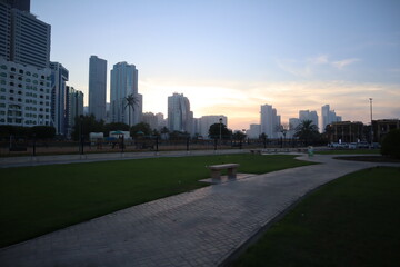 Fototapeta na wymiar city skyline during evening