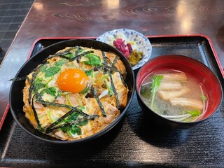 Chicken and egg rice bowl, “miso” soup and Japanese pickles in Shibuya, Tokyo, Japan 