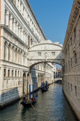 Obraz premium discovery of the city of Venice and its small canals and romantic alleys