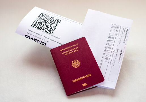 Reisepass mit Corona-Test-Nachweis