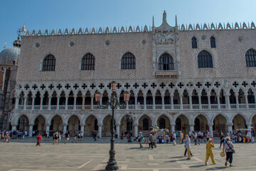 Fototapeta premium discovery of the city of Venice and its small canals and romantic alleys