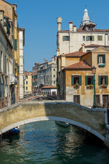 Naklejka premium discovery of the city of Venice and its small canals and romantic alleys