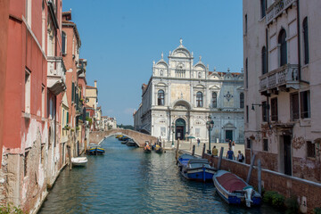 discovery of the city of Venice and its small canals and romantic alleys