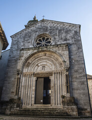 Ingresso alla Pieve dei Santi Quirico e Giulitta a San Quirico d'Orcia