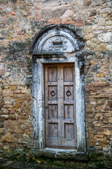 Antica porta nelle mura di San Quirico d'Orcia
