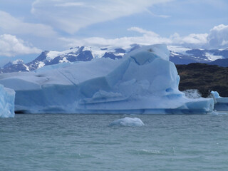 Fototapeta na wymiar Iceberg on Lake Argentino, Patagonia argentina