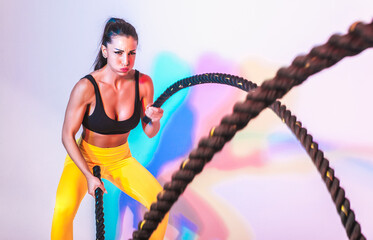 Fit woman training hardwith ropes