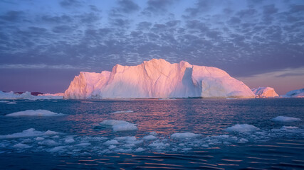 floating glaciers at fjord Disco Bay West Greenland at polar night © Jaro
