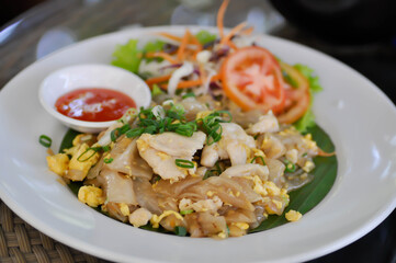 noodles,stir fried noodles with chicken