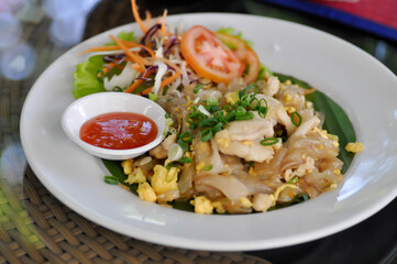 noodles,stir fried noodles with chicken