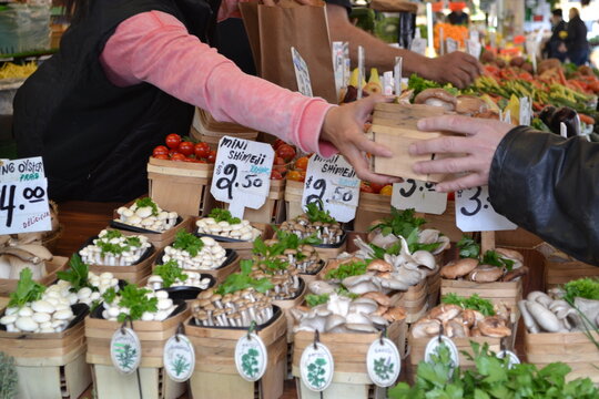 au march&eacute;