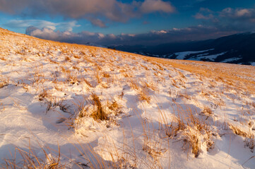 Zachód słońca na połoninach w Bieszczadach/
Sunset in the mountain pastures in the Bieszczady Mountains