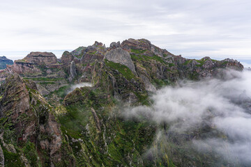 Fototapeta na wymiar Beautiful mountain scenery near the mountain peak Pico do Arierio on Madeira Island