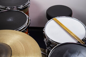Obraz premium Professional drum set closeup. Man drummer with drumsticks playing drums and cymbals, on the live music rock concert or in recording studio &nbsp;