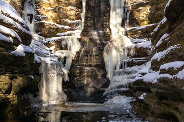 Frozen Lake Falls.  Matthiessen state park, Illinois, USA.