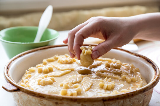 Big hot round balish. Tatar pie.