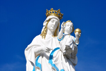 statue de la Vierge au-dessus de Saint-Martory en Haute-Garonne au pied des Pyrénées