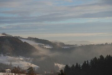 Himmel mit H&uuml;gellandschaft