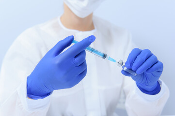 Fototapeta premium Doctor filling syringe with medication, closeup. Vaccination and immunization
