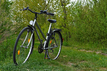 Fototapeta na wymiar bicycle on the grass