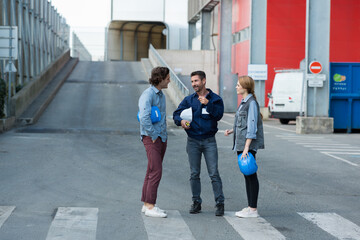 Obraz premium portrait of 3 engineers talking outside