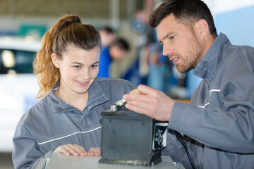 teaching the apprentice about car battery