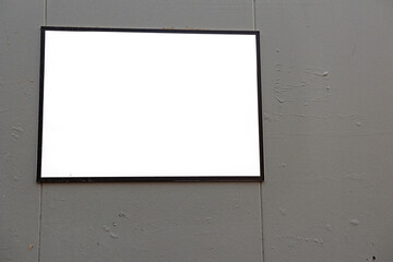 Fondo de muro  gris con cartel blanco para escribir espacio para texto