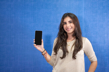Naklejka premium young girl, virtual study with a cellphone
