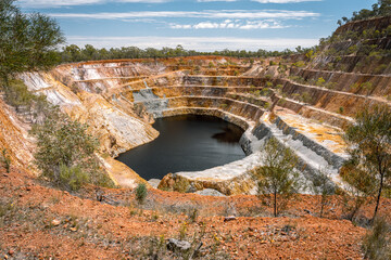 Fototapeta na wymiar Abandoned Open Cut Gold Mine in Peak Hill, NSW, Australia