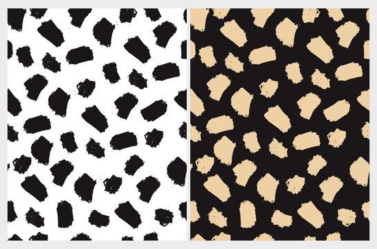 Simple Geometric Seamless Vector Pattern with Light Gold Hand Drawn Spots Isolated on a Black Background. Black Brush Daubs on White Layout. Irregular Scirbbles Print ideal for Fabric, Textile.