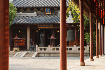 Confucius temple in Shanghai (blue sign translations: dachengdian- main hall of confucian temple; wanshi shibiao-model teacher of a myriad ages)