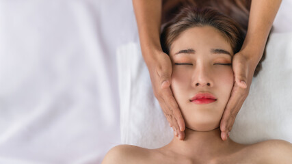 Fototapeta na wymiar young beauty woman have beaty facial and skin treatment in spa salon