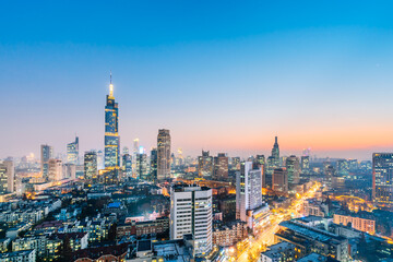 Obraz premium Night view of Zifeng Building and city skyline in Nanjing, Jiangsu, China 