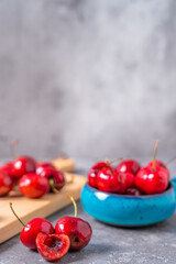 Many cherry cherries in a dish 
