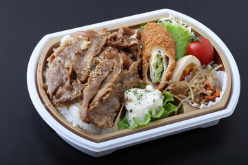 牛めしとアスパラチーズかつの弁当