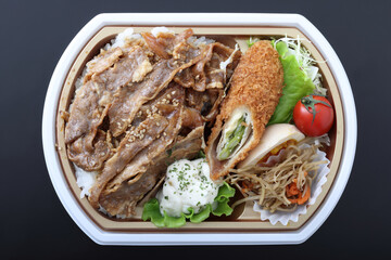 牛めしとアスパラチーズかつの弁当