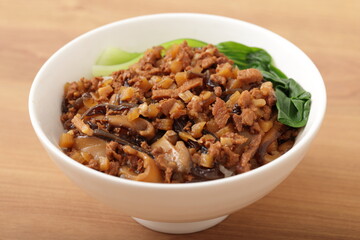 魯肉飯：ルーローハン