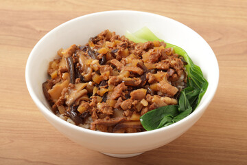 魯肉飯：ルーローハン