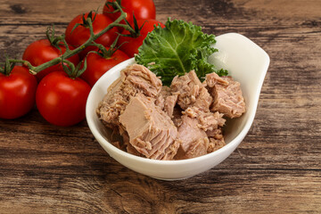 Canned tuna fillet in the bowl