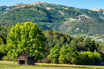 Naklejka premium Landscape view of the mountains around Le Bourg d'Oisans in France