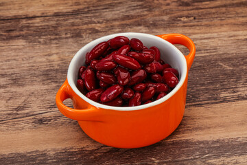 Red baked kidney in the bowl