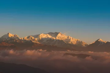 Fototapete Lhotse Aussicht auf Kanchenjunga, Kangchenjunga, Schlafender Buddha, Kumbhakarna, Goecha, Pandim, Everest, Lhotse, Makalu beim Trekking von Sandakfu nach Phalut