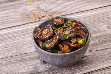 Marinated shiitake mushrooms with herbs