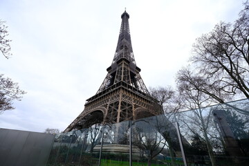 The stripping and painting of the Eiffel Tower, before the 2024 Olympic Games of Paris